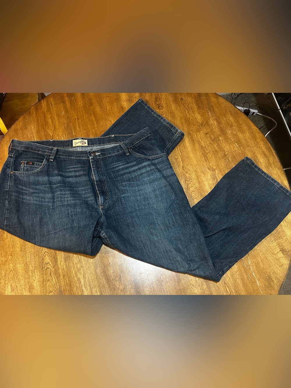 Wrangler men's 20X blue jeans size 42 x 30 Classic Wash and Western Style